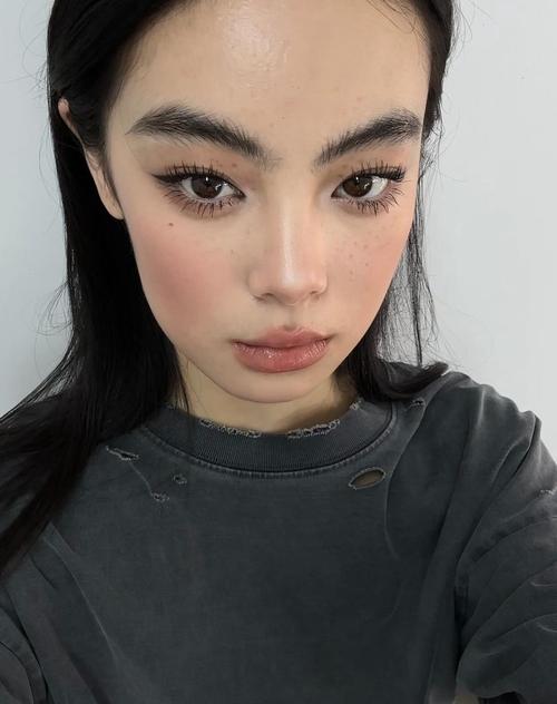 女人眉毛粗不好看，但優(yōu)點(diǎn)卻不少