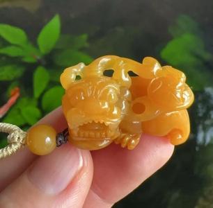 詳解：黃龍玉貔貅的佩戴方法