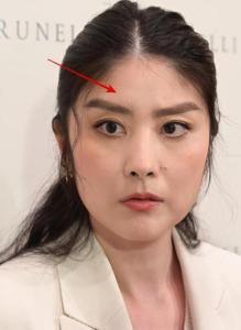 右眉毛上有疤的人命運是大富大貴嗎