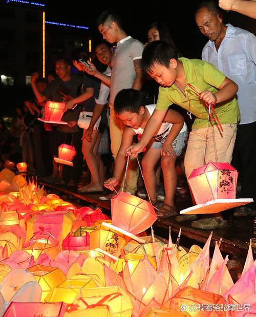 中元節放河燈放幾個 遵循傳統習俗和規制