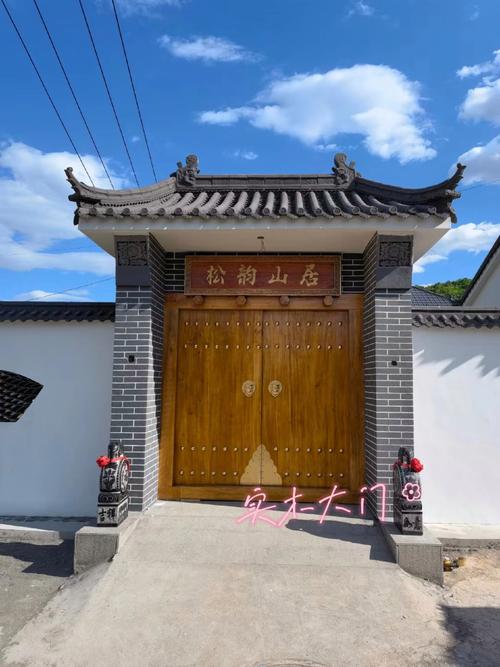 住宅圍墻大門風水禁忌  大門應(yīng)以木質(zhì)為宜