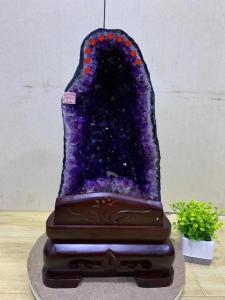 進(jìn)客廳的屏風(fēng)擺什么好 紫水晶洞可鎮(zhèn)宅辟邪