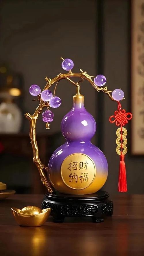 掛在門(mén)上的風(fēng)水吉祥物  葫蘆聚財(cái)
