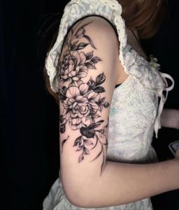 胳膊紋身圖案女,女性手臂上紋花有什么意義嗎