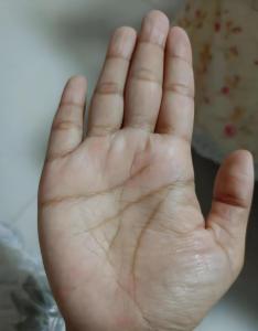女人手掌太肥厚 辛苦命 手肉厚而有彈性的人年輕有生命力