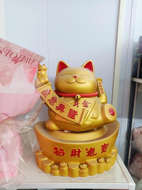 屬龍的車?yán)飻[什么？聚寶盆或招財(cái)貓即可